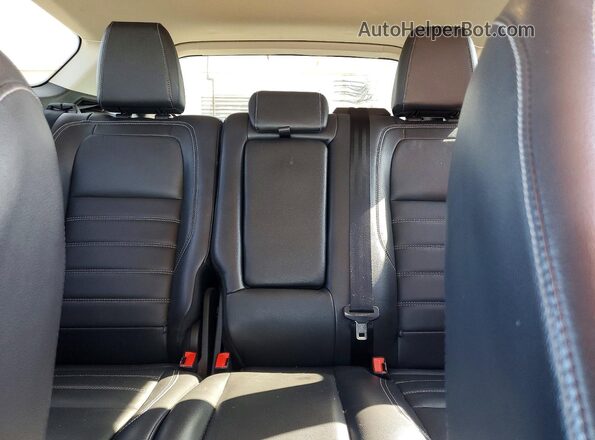 1FMCU9HD6JUC45288 2018 FORD ESCAPE Silver Widok tylnych siedzeń