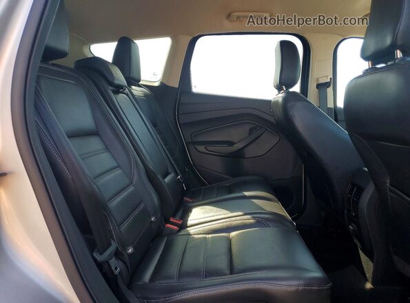 1FMCU9HD6JUC45288 2018 FORD ESCAPE Silver Widok wnętrza z tyłu
