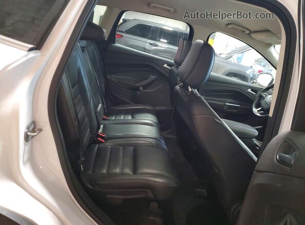 1FMCU9HD7JUC33148 2018 FORD ESCAPE White Вид задньої частини салону