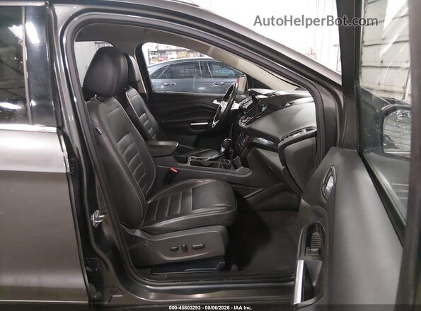 1FMCU9J90HUB22098 2017 FORD ESCAPE Серый Вид салона спереди