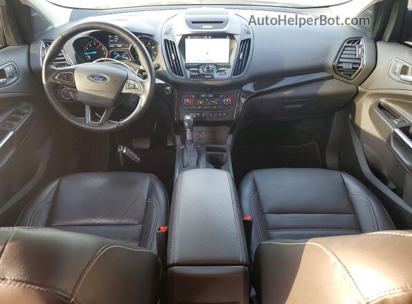 1FMCU9J90JUA03134 2018 FORD ESCAPE Черный Вид панели приборов