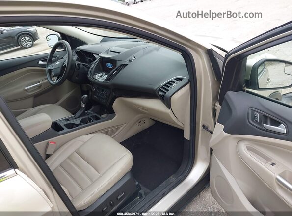 1FMCU9J90JUB99320 2018 FORD ESCAPE Gold Front interior view
