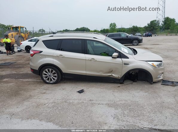 1FMCU9J90JUB99320 2018 FORD ESCAPE Gold Rear interior view