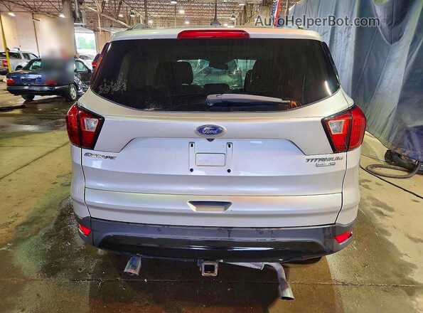 1FMCU9J93KUB89222 2019 FORD ESCAPE Серебряный Вид сзади