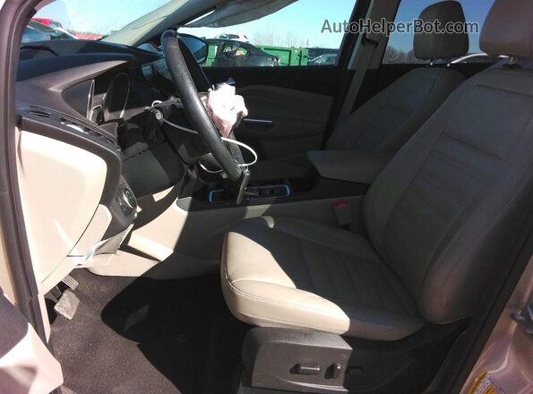 1FMCU9J94HUE62662 2017 FORD ESCAPE Желто-коричневый Вид салона спереди