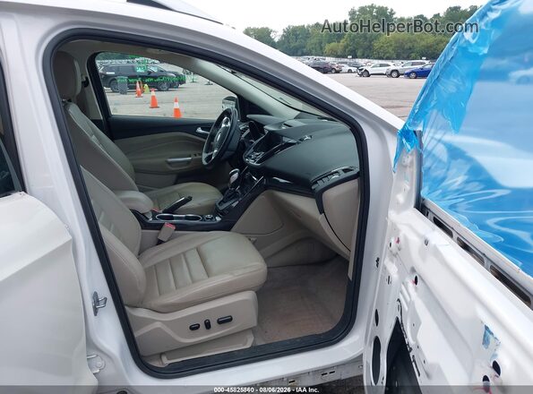 1FMCU9J96GUB44220 2016 FORD ESCAPE White Front interior view