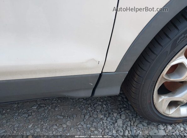 1FMCU9J97GUA89535 2016 FORD ESCAPE White Widok z przodu