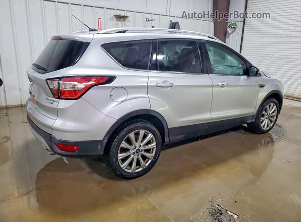 1FMCU9J99HUD96318 2017 FORD ESCAPE Серебряный Задняя правая четверть