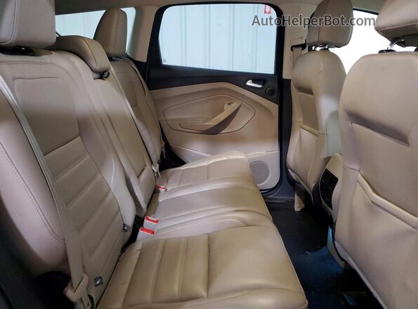 1FMCU9J99HUD96318 2017 FORD ESCAPE Серебряный Вид задней части салона
