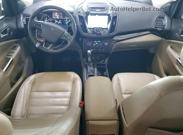 1FMCU9J99HUD96318 2017 FORD ESCAPE Серебряный Вид панели приборов
