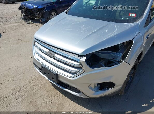 1FMCU9J9XJUB48195 2018 FORD ESCAPE Серебряный Вид спереди