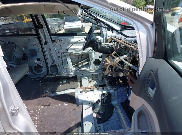 1FMCU9J9XJUB48195 2018 FORD ESCAPE Серебряный Вид салона спереди