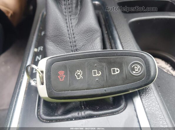 1FMCU9JD0HUB19254 2017 FORD ESCAPE Золотой Вид панели приборов