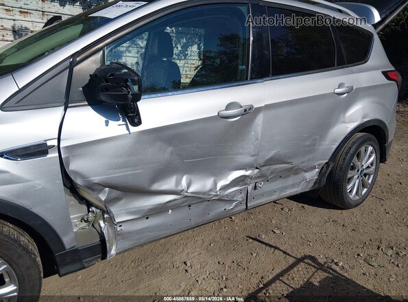 1FMCU9JD1HUA30924 2017 FORD ESCAPE Серебряный Вид спереди