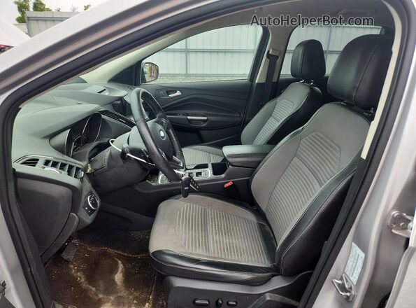 1FMCU9JD2HUA89884 2017 FORD ESCAPE Silver Widok wnętrza z przodu