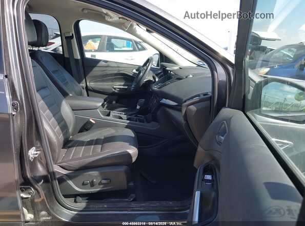 1FMCU9JD2HUB82923 2017 FORD ESCAPE Gray Front interior view