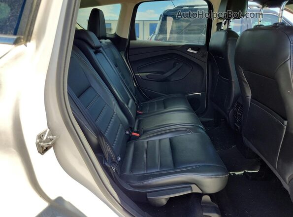 1FMCU9JD6HUC34134 2017 FORD ESCAPE Белый Вид задней части салона