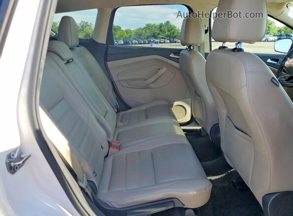 1FMCU9JDXHUB11890 2017 FORD ESCAPE White Vista interior trasera