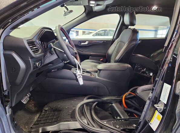 1FMCU9MN0PUB39331 2023 FORD ESCAPE Black Вид салону спереду