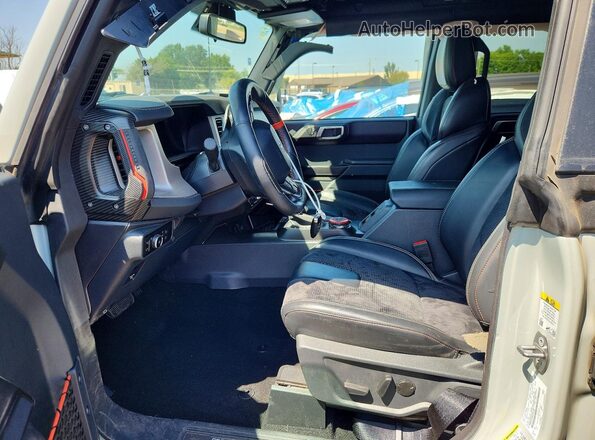 1FMEE0RR8RLA27558 2024 FORD BRONCO Серый Вид салона спереди