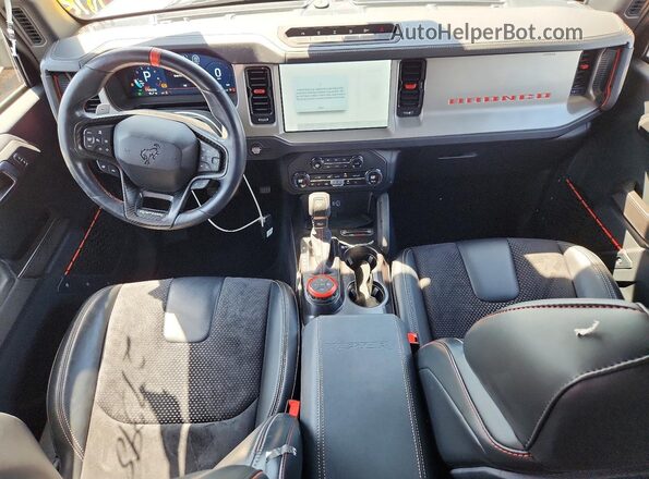 1FMEE0RR8RLA27558 2024 FORD BRONCO Серый Вид панели приборов
