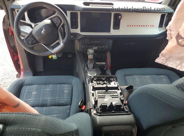 1FMEE4DP2SLA98290 2025 FORD BRONCO Burgundy Widok deski rozdzielczej