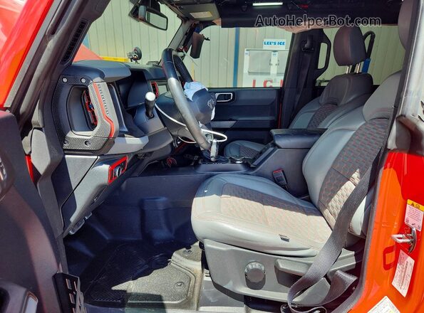 1FMEE5BP3PLB44306 2023 FORD BRONCO Red Front interior view