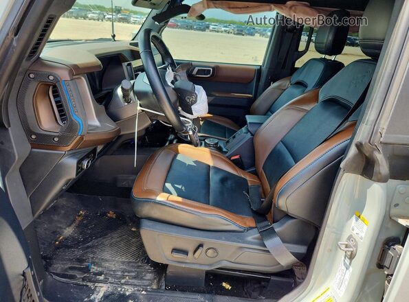 1FMEE5BP4PLB55993 2023 FORD BRONCO Gray Widok wnętrza z przodu