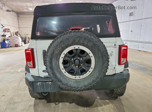 1FMEE5DP2PLB18650 2023 FORD BRONCO White Widok z tyłu