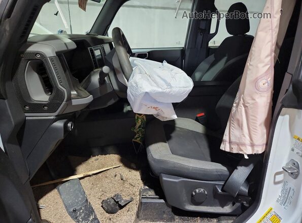 1FMEE5DP2PLB18650 2023 FORD BRONCO White Widok wnętrza z przodu