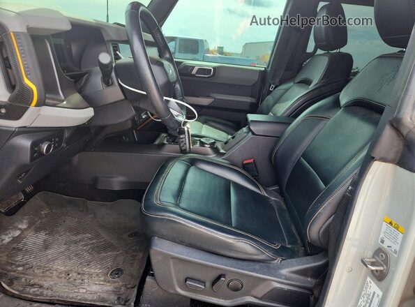 1FMEE5DP5NLB31261 2022 FORD BRONCO Gray Вид салону спереду