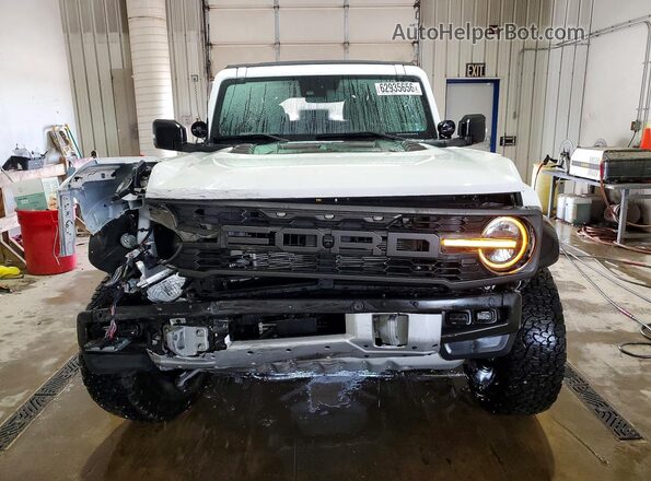 1FMEE5JR8PLB23700 2023 FORD BRONCO Белый Вид спереди