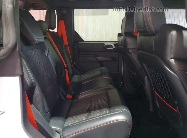 1FMEE5JR8PLB23700 2023 FORD BRONCO Белый Вид задней части салона