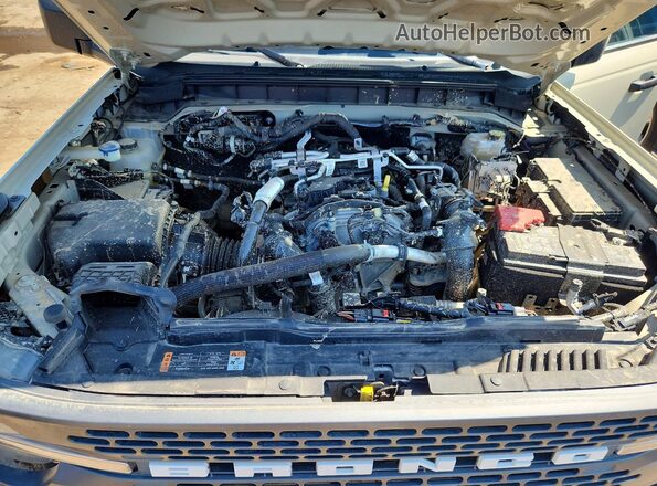 1FMEE9BH8TLA40968 2026 FORD BRONCO Tan ძრავის განყოფილების ხედი