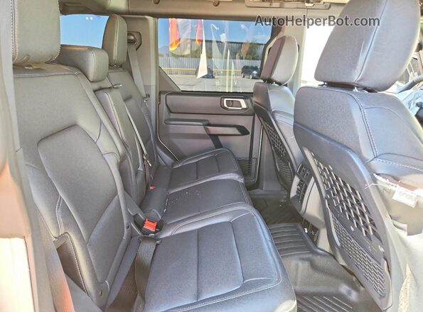 1FMEE9BP0TLA80632 2026 FORD BRONCO Tan Widok wnętrza z tyłu