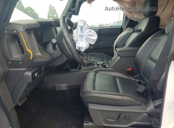1FMEE9BP5RLA75922 2024 FORD BRONCO White Vista interior delantera
