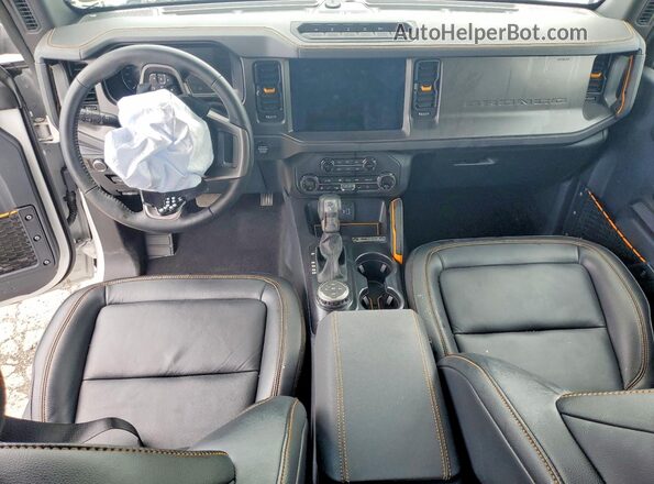 1FMEE9BP5RLA75922 2024 FORD BRONCO White Vista del salpicadero