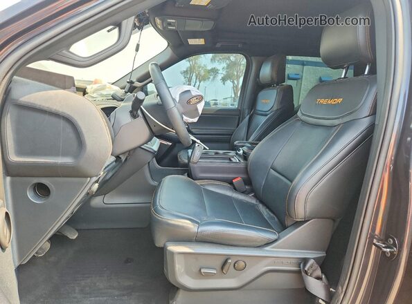 1FMJU1RG9SEA13992 2025 FORD EXPEDITION Black Սալոնի դիմացի տեսք