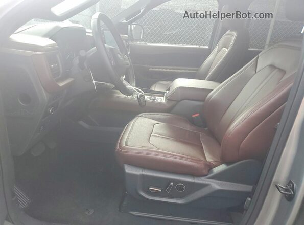 1FMJU2A87REA33503 2024 FORD EXPEDITION Silver Вид салону спереду