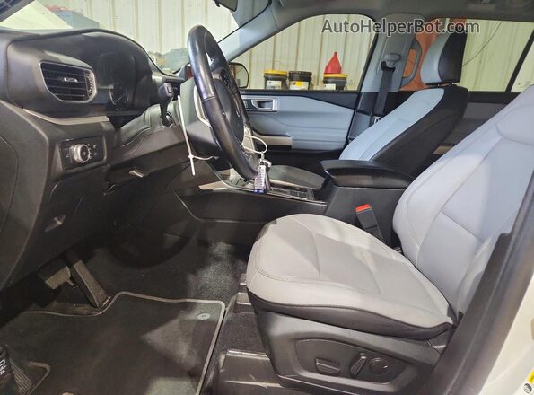 1FMSK7DH1MGA33223 2021 FORD EXPLORER White Front interior view