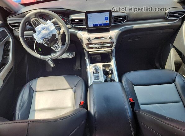 1FMSK7DH1PGA65965 2023 FORD EXPLORER Red Widok deski rozdzielczej