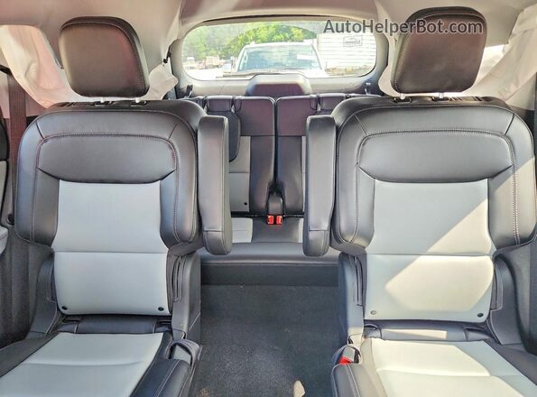 1FMSK7DH1PGA65965 2023 FORD EXPLORER Red Widok tylnych siedzeń