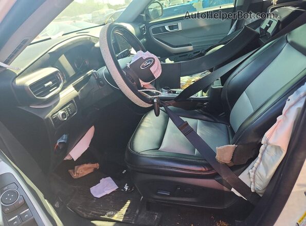 1FMSK7DH2NGB69684 2022 FORD EXPLORER White Front interior view