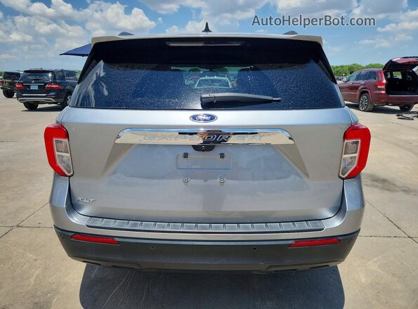 1FMSK7DH4NGB28425 2022 FORD EXPLORER Silver Vista trasera