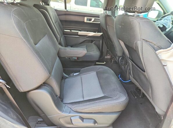 1FMSK7DH4NGB28425 2022 FORD EXPLORER Silver Vista interior trasera