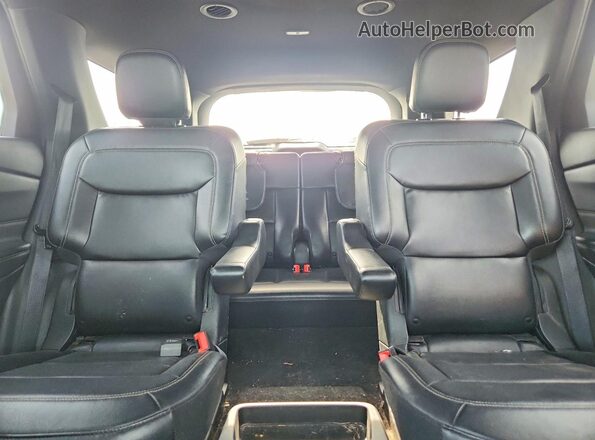 1FMSK7DH5LGB92518 2020 FORD EXPLORER Silver Widok tylnych siedzeń