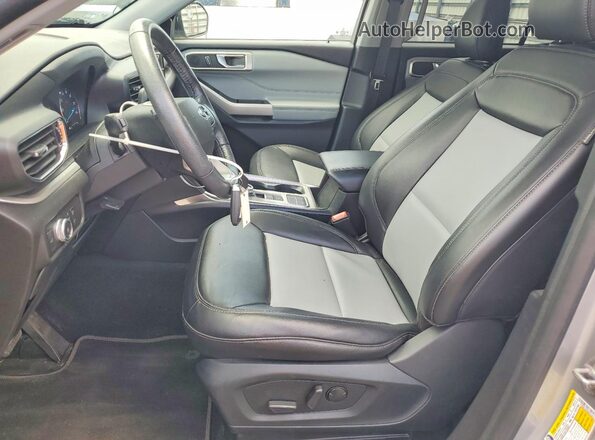 1FMSK7DH5NGA16815 2022 FORD EXPLORER Silver Front interior view