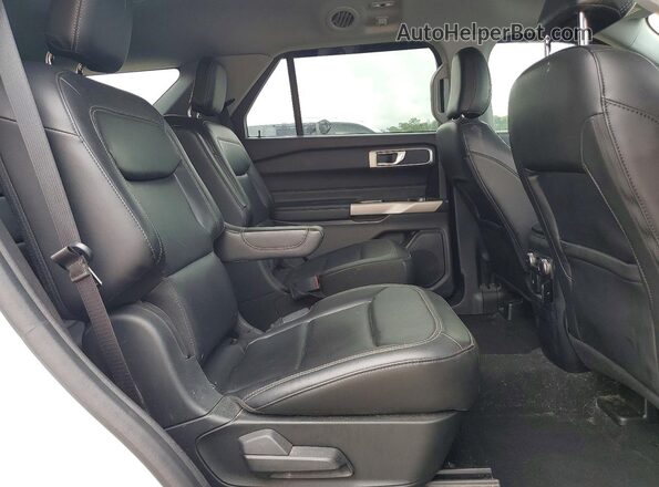 1FMSK7DH5NGA49491 2022 FORD EXPLORER Белый Вид задней части салона