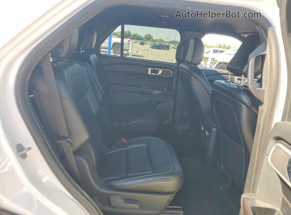 1FMSK7DH6LGB19190 2020 FORD EXPLORER White Widok wnętrza z tyłu