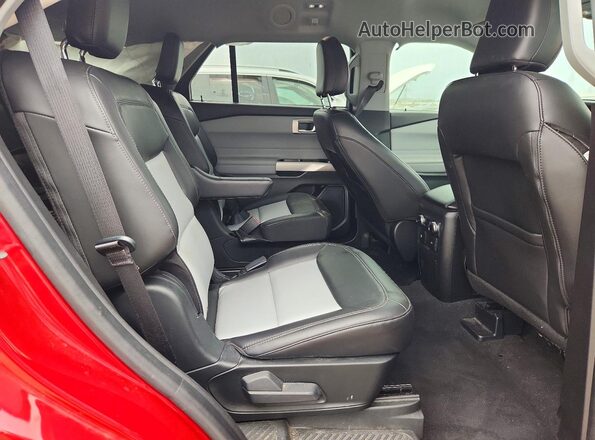 1FMSK7DH6NGB99321 2022 FORD EXPLORER Красный Вид задней части салона